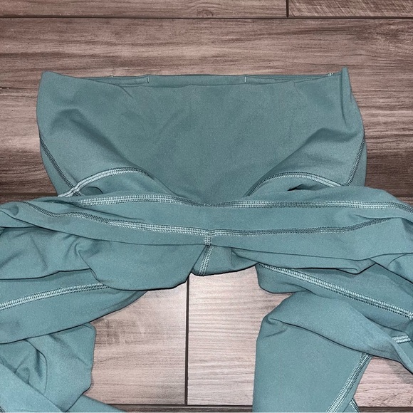 Lululemon Align High Rise Pant with Pockets 25", Size 6 - Picture 8 of 8